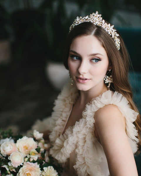 Tendencias en headpieces para novias 2024-2025