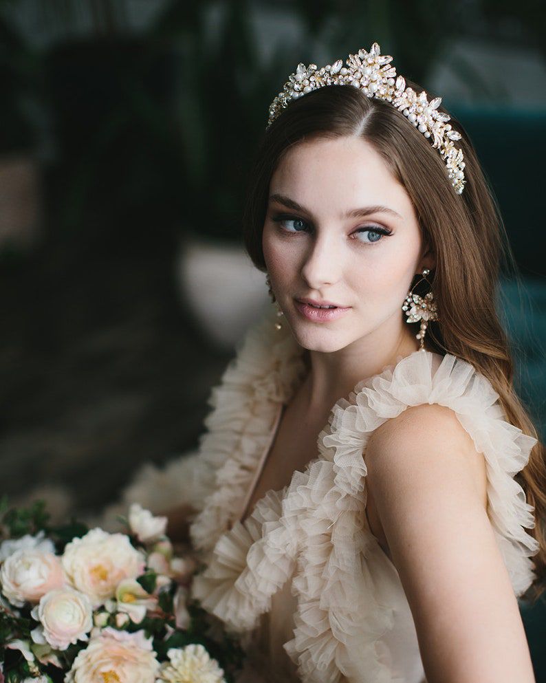 Tendencias en headpieces 2025 – Crystal Blooms Guatemala, image size:794x993