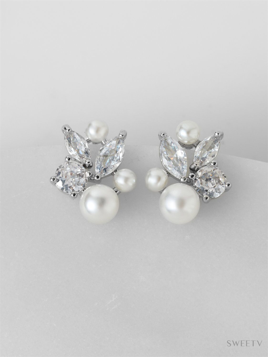 Petite Studs Pearl