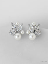 Cargar imagen en el visor de la galería, Petite Studs Pearl