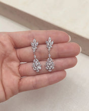 Cargar imagen en el visor de la galería, Aretes Paloma  Plateados