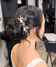 Cargar imagen en el visor de la galería, Ivory Golden Opal Pin (Conjunto 2 pines)