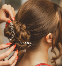 Cargar imagen en el visor de la galería, Pretty Floral Hair Vine