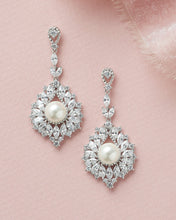 Cargar imagen en el visor de la galería, Avery Pearl Statement
