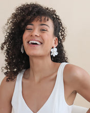 Cargar imagen en el visor de la galería, Nia Flower