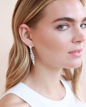 Cargar imagen en el visor de la galería, Aretes Sutton
