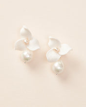 Cargar imagen en el visor de la galería, Blossom Pearl