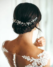 Cargar imagen en el visor de la galería, Pretty Floral Hair Vine