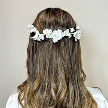 Cargar imagen en el visor de la galería, Tocado Peonia