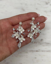 Cargar imagen en el visor de la galería, Aretes Lanni (Plateado)
