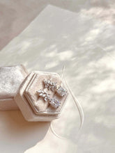 Cargar imagen en el visor de la galería, Aretes Aishleigh