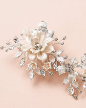 Cargar imagen en el visor de la galería, Ivory &amp; Floral Bridal Clip (Bajo Pedido)