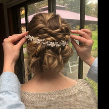 Cargar imagen en el visor de la galería, Pretty Floral Hair Vine