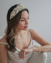 Cargar imagen en el visor de la galería, Viviana Floral Crown (Bajo Pedido)